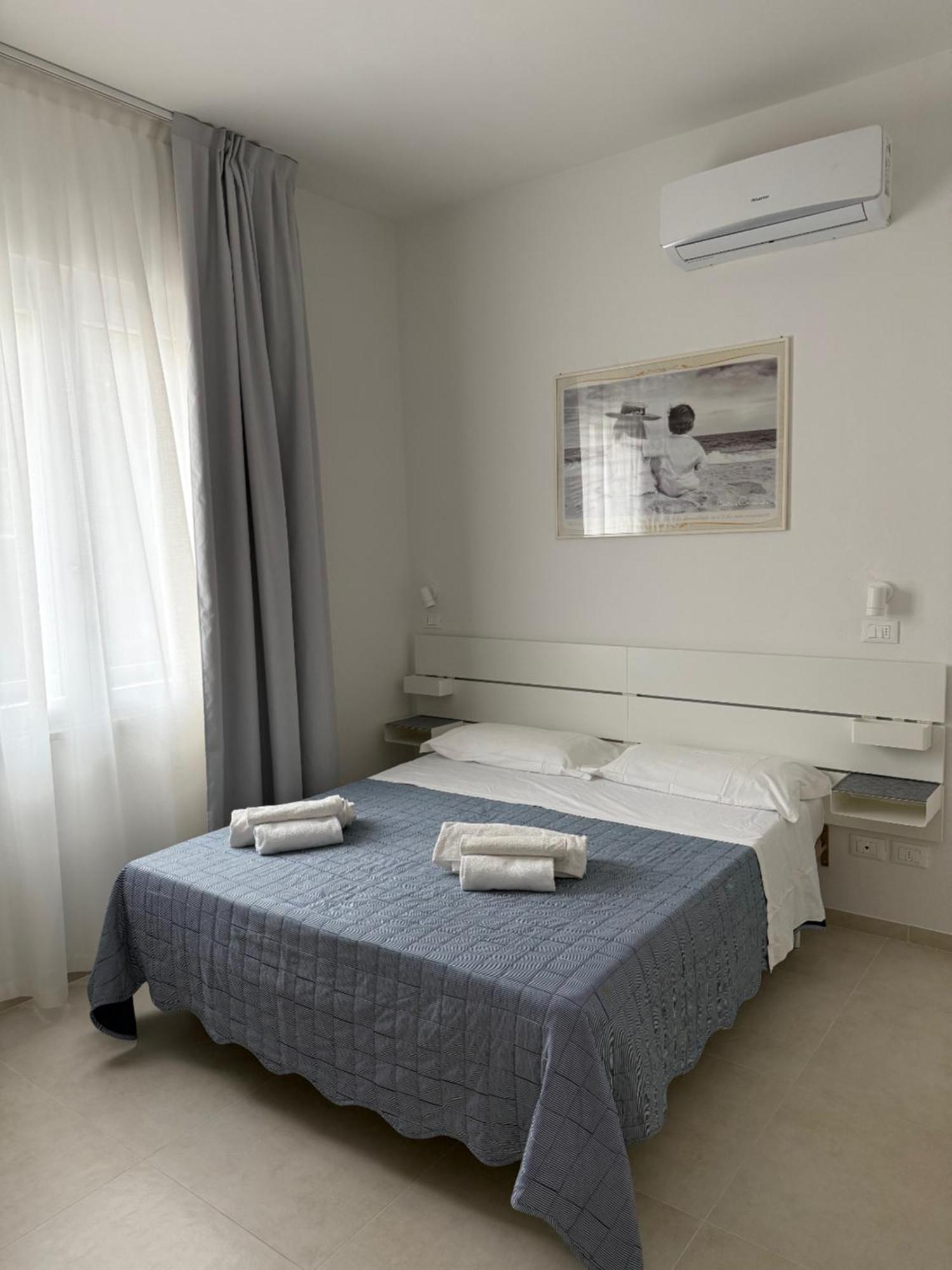 Hotel Pigalle Ріміні Екстер'єр фото